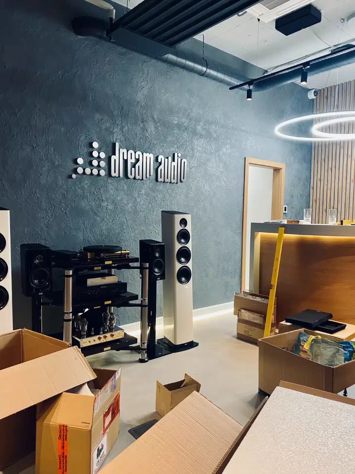 DreamAudio Showroom – Einrichtung 2022