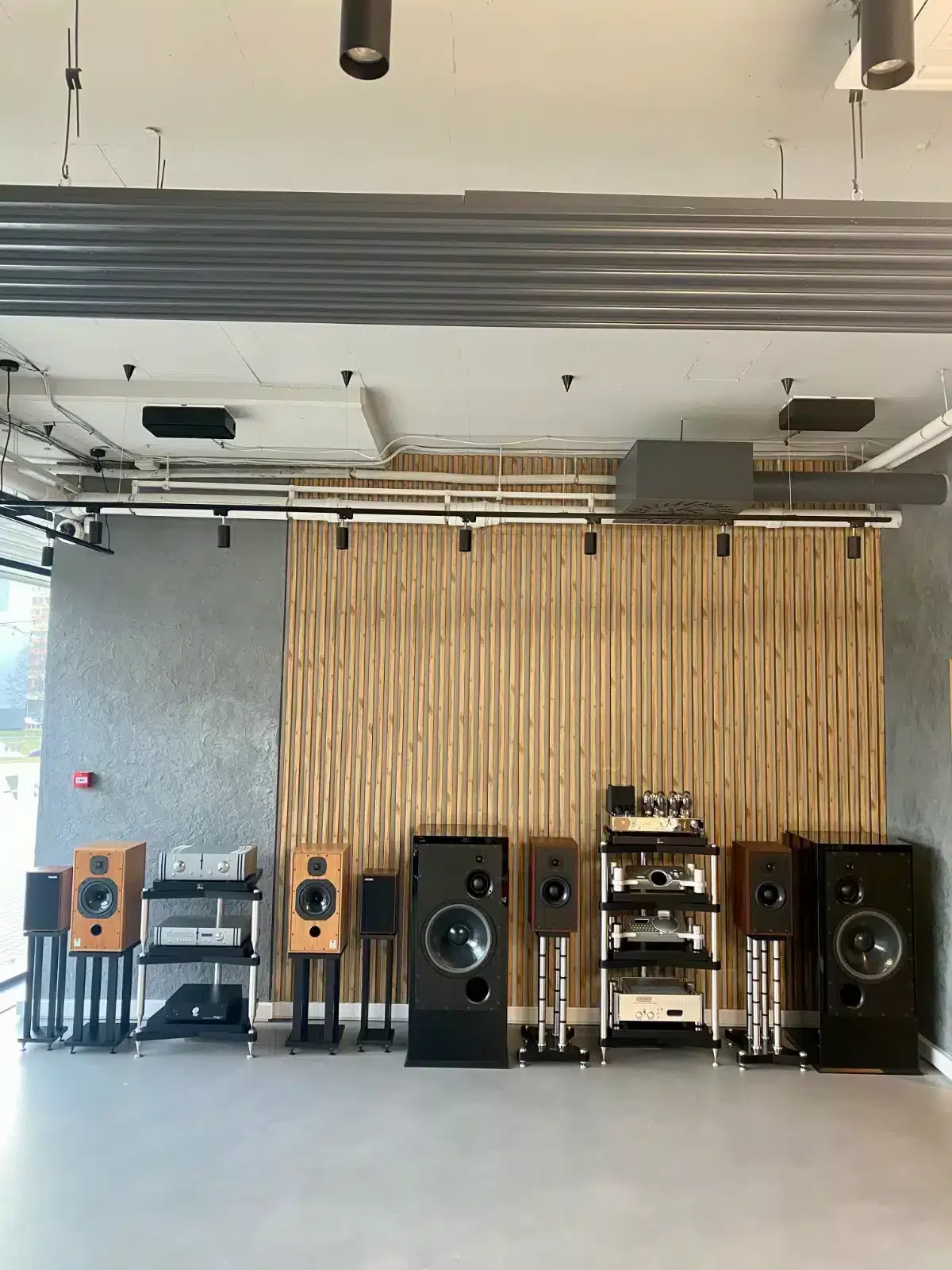 DreamAudio Showroom – Einrichtung 2022