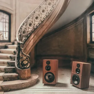 Regallautsprecher Revival Audio ATALANTE 5 Walnut