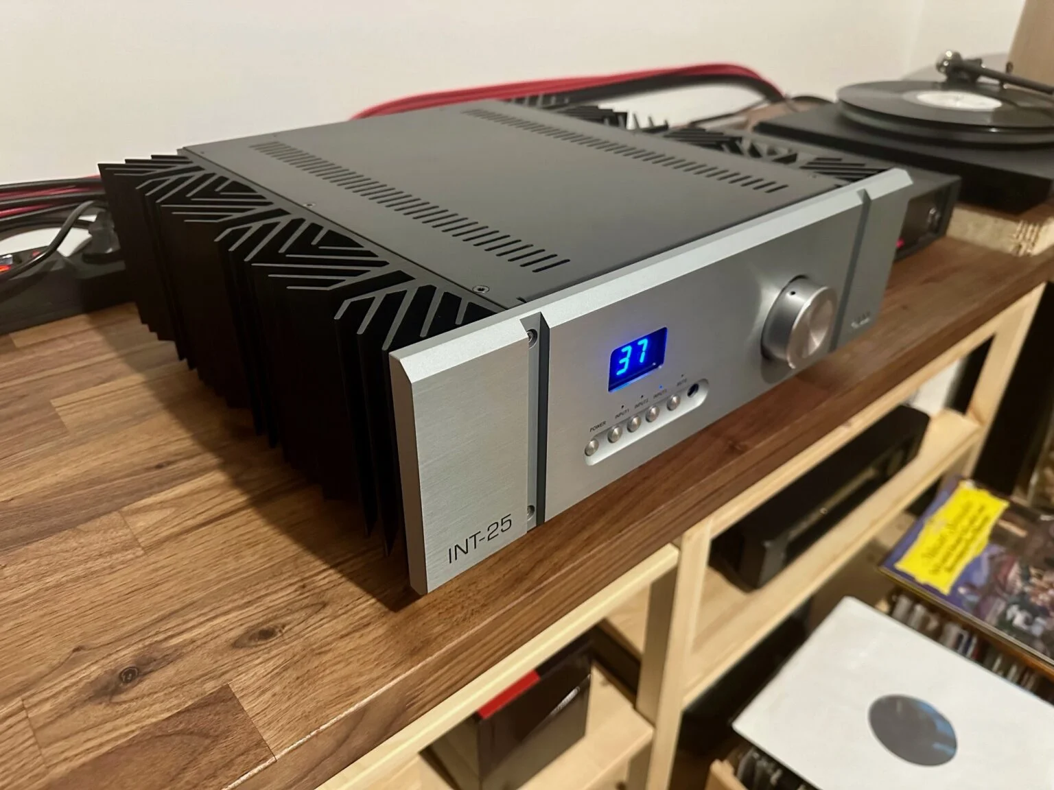 Pass Labs INT-25