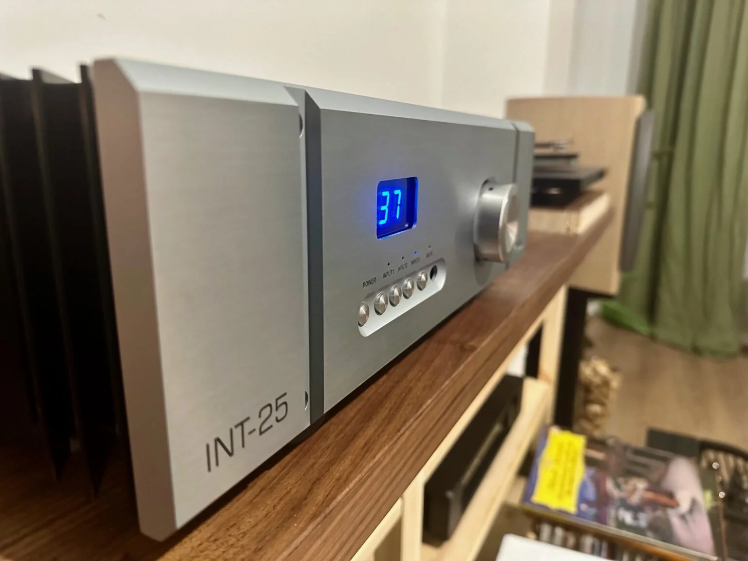 Pass Labs INT-25