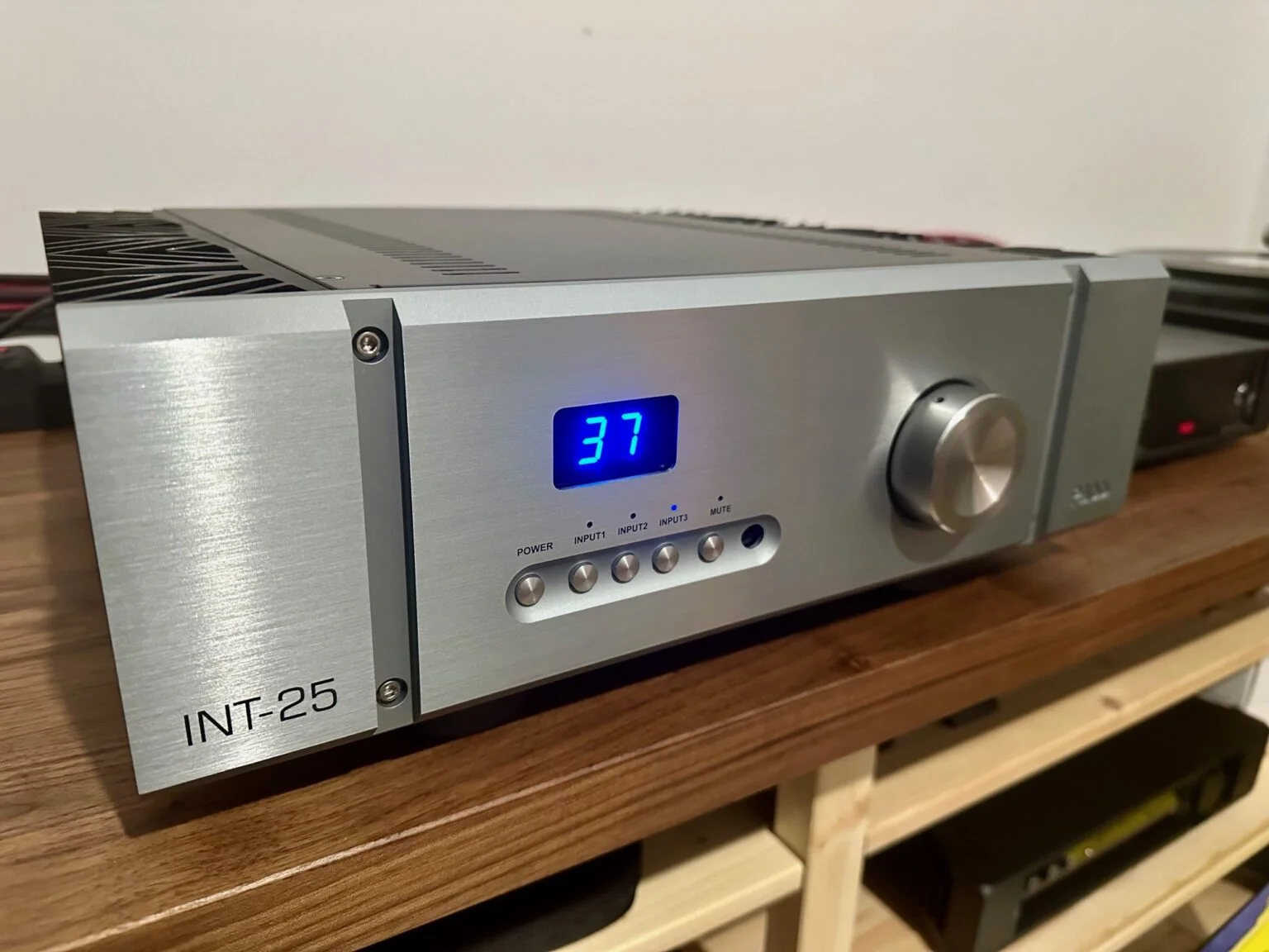 Pass Labs INT-25